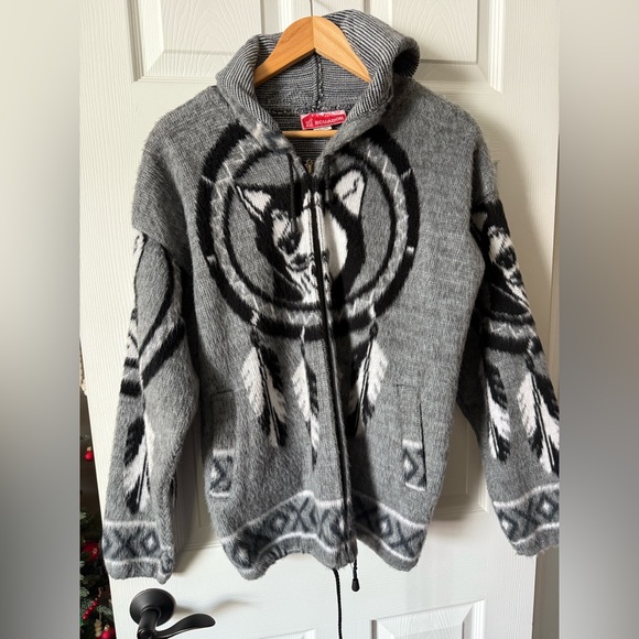 TUNTAQUIMBA VTG Wolf Native American Wool Jacket Hoodie Hand Knit Ecuador Medium - Picture 7 of 9
